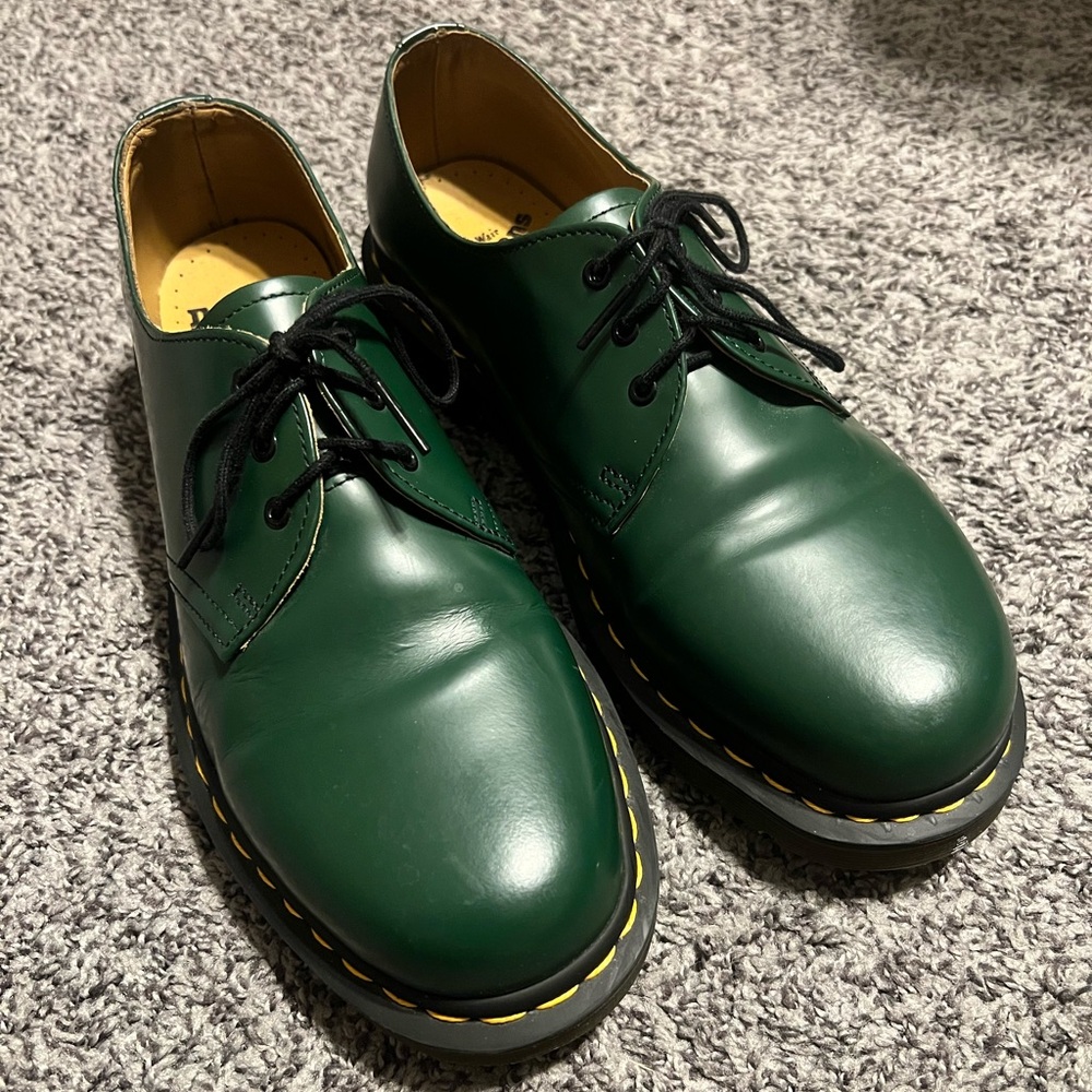 Smooth leather Dr. Martens Oxford like new size 9